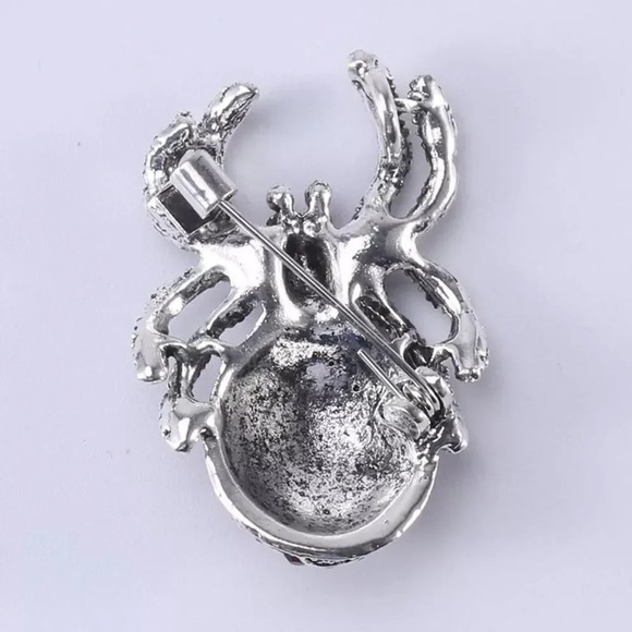 VQ Spider Brooch - Picture 7 of 9
